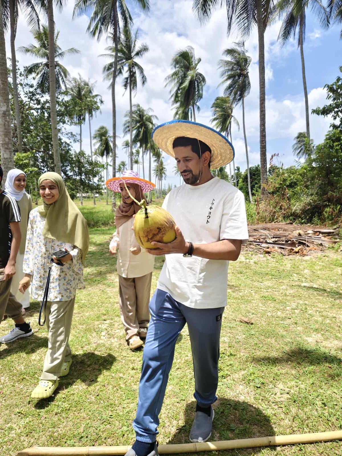 tour-listing-details-slide