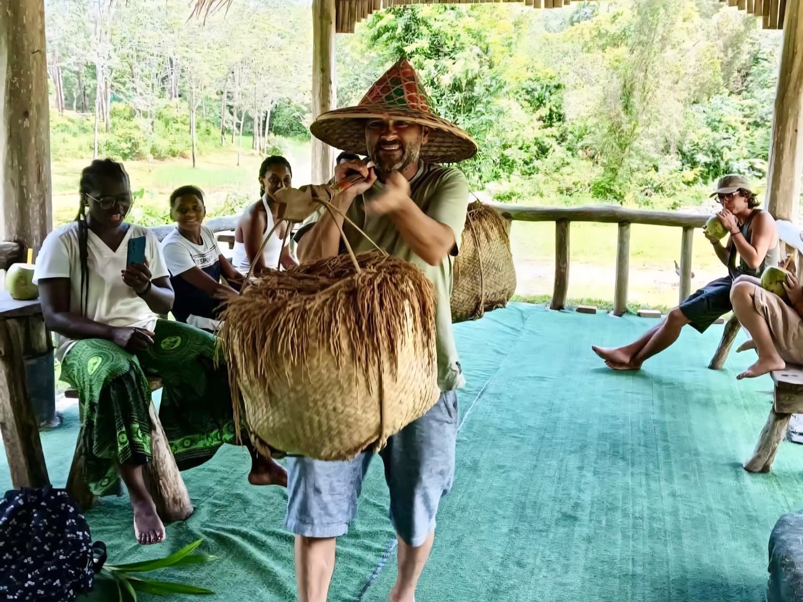 tour-listing-details-slide