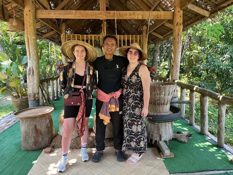 tour-listing-details-slide