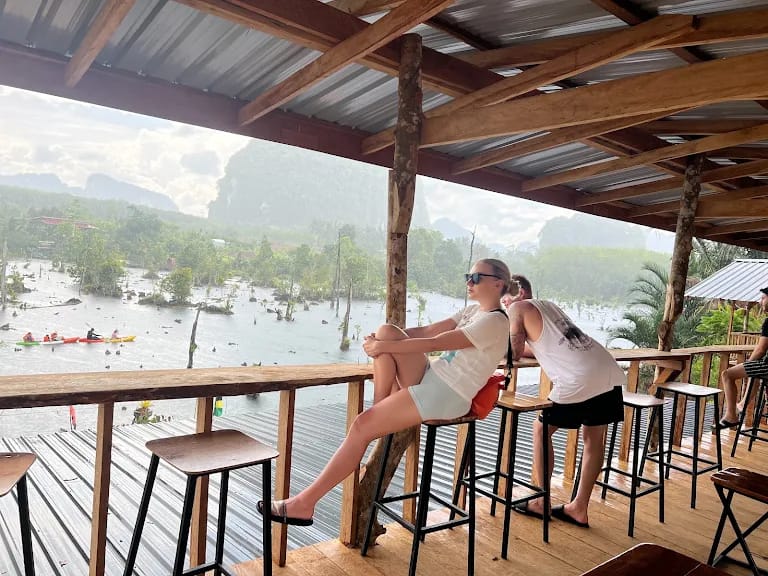 tour-listing-details-slide