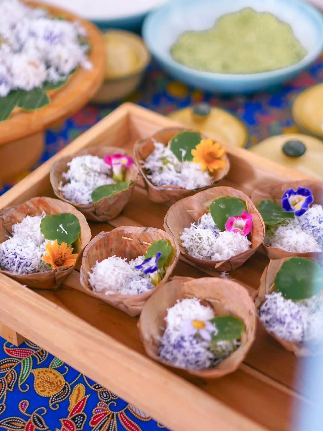 tour-listing-details-slide