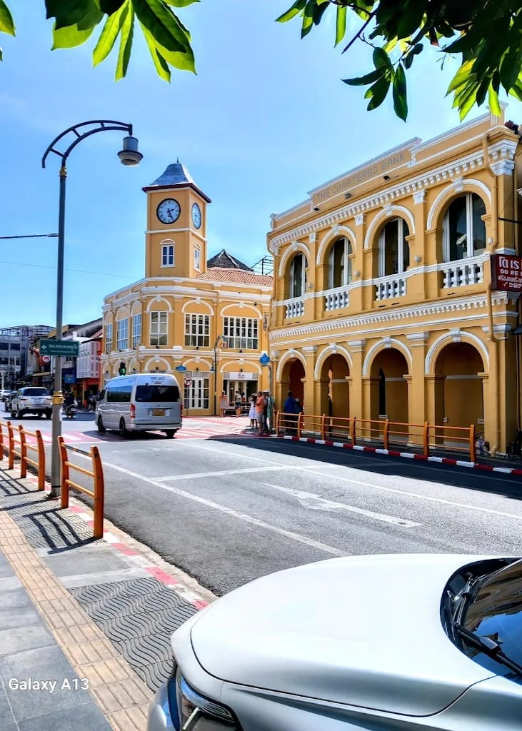 tour-listing-details-slide