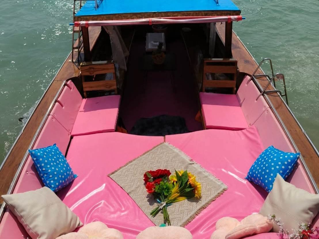 tour-listing-details-slide