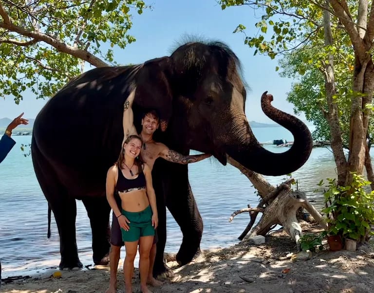 tour-listing-details-slide