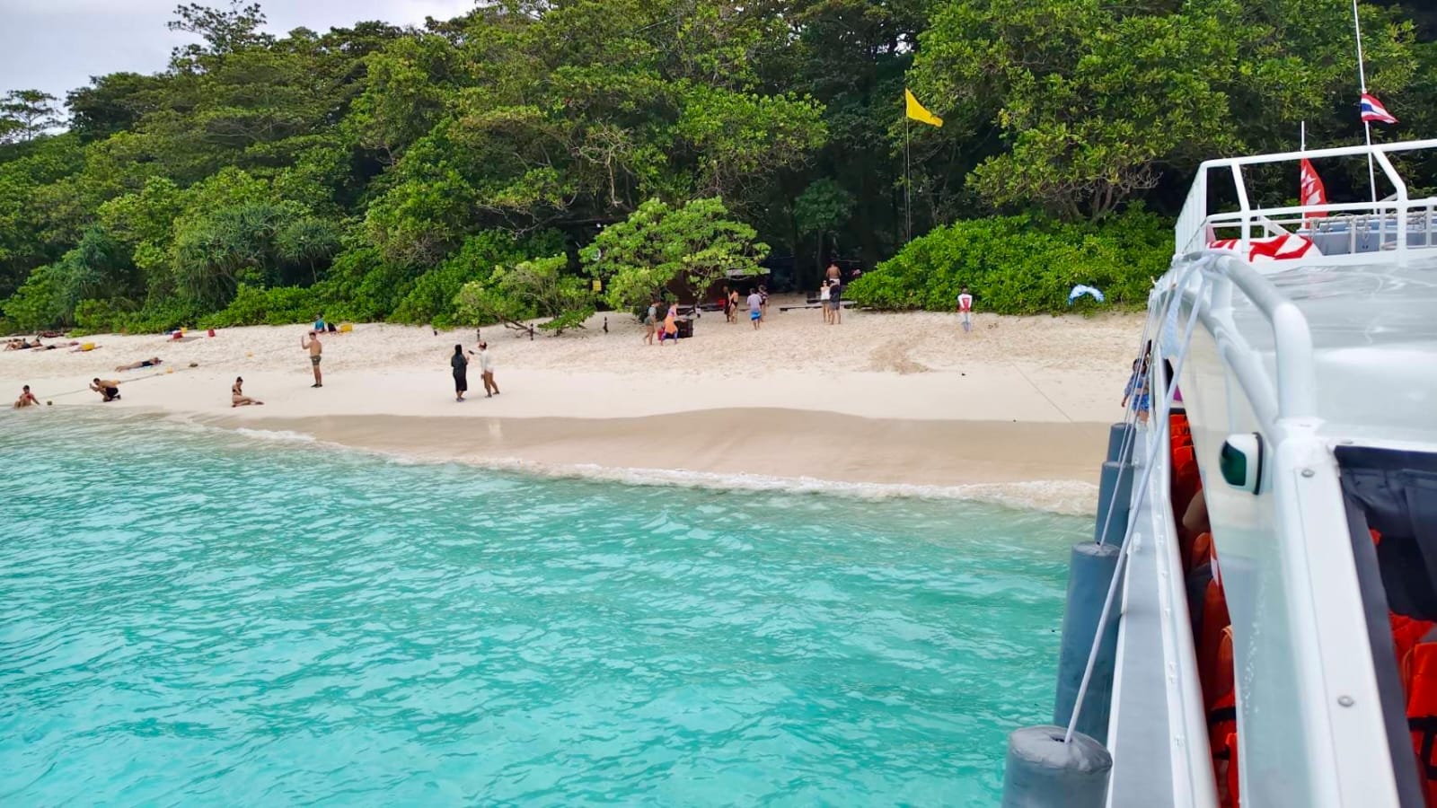 tour-listing-details-slide