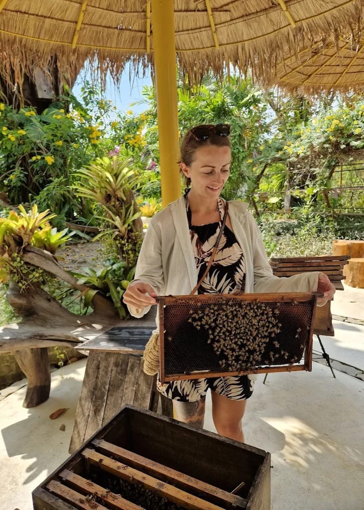 tour-listing-details-slide