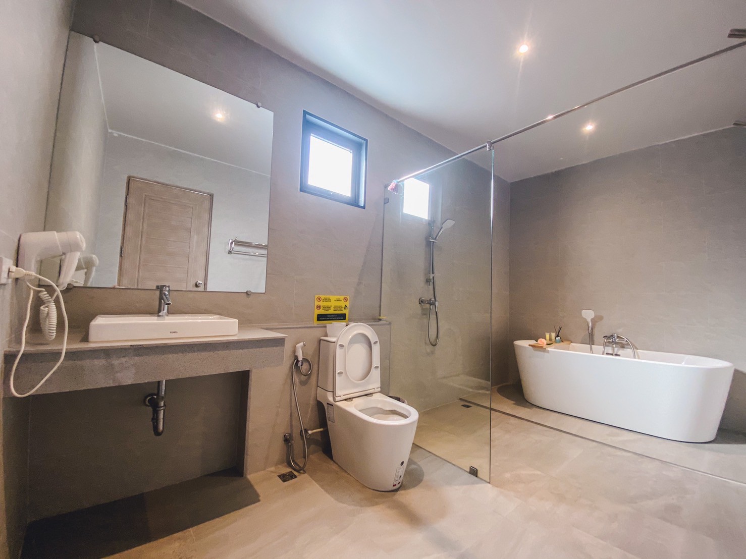 tour-listing-details-slide