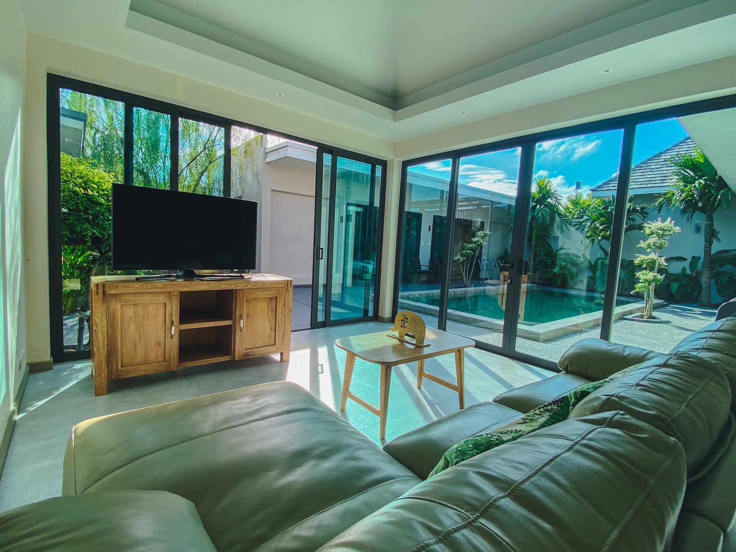 tour-listing-details-slide