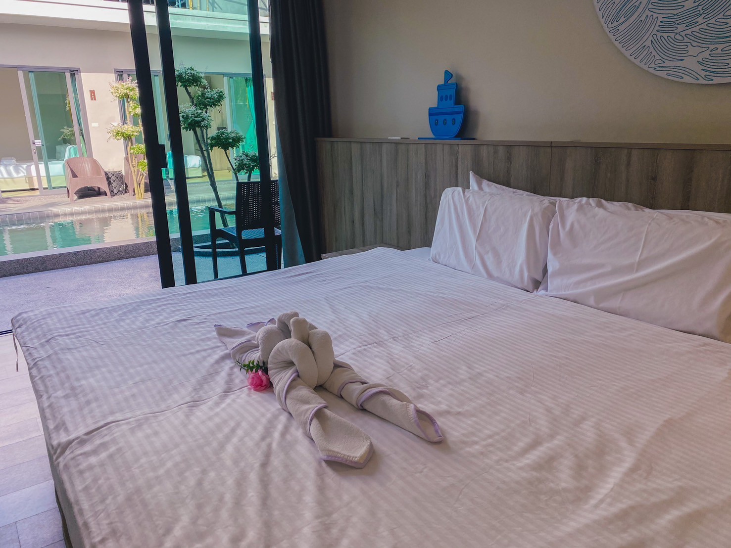 tour-listing-details-slide