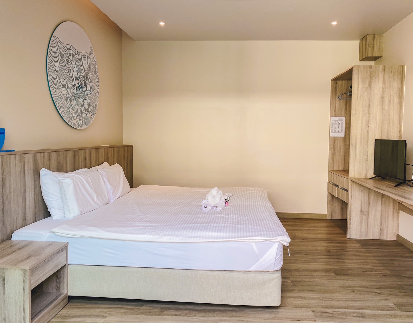 tour-listing-details-slide