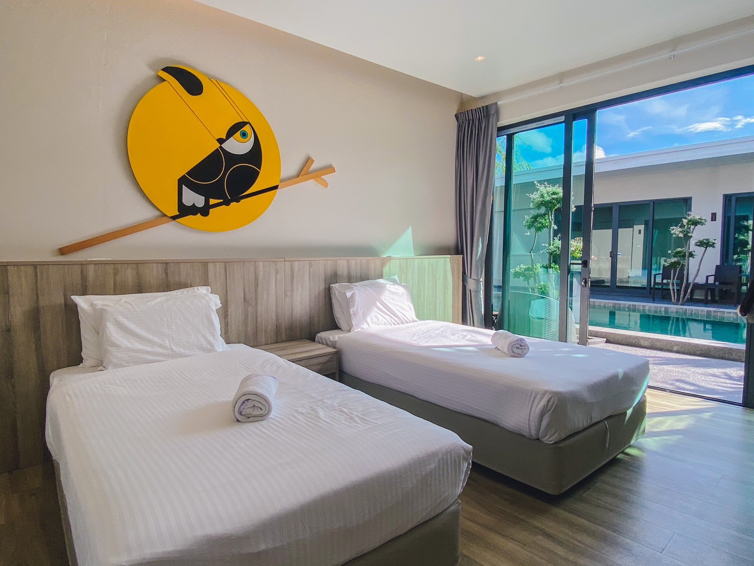 tour-listing-details-slide