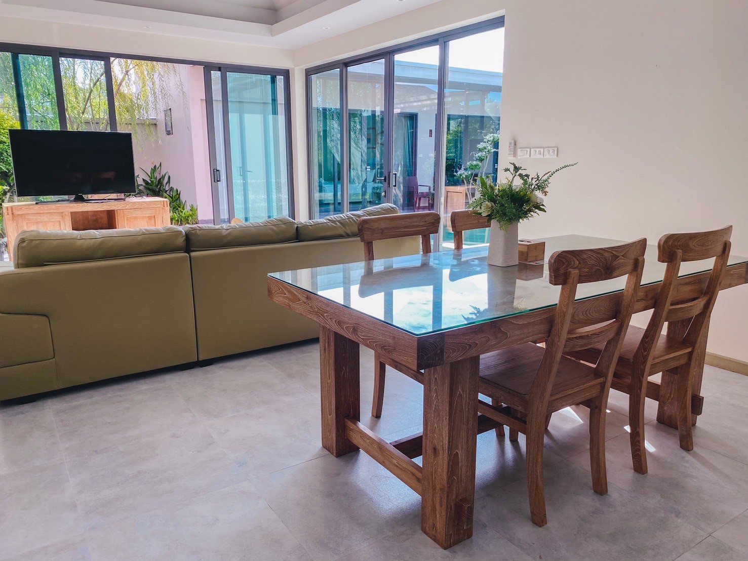 tour-listing-details-slide