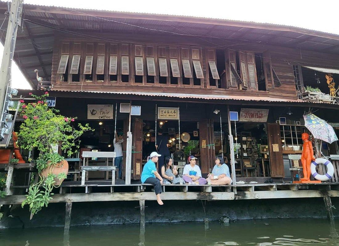 tour-listing-details-slide