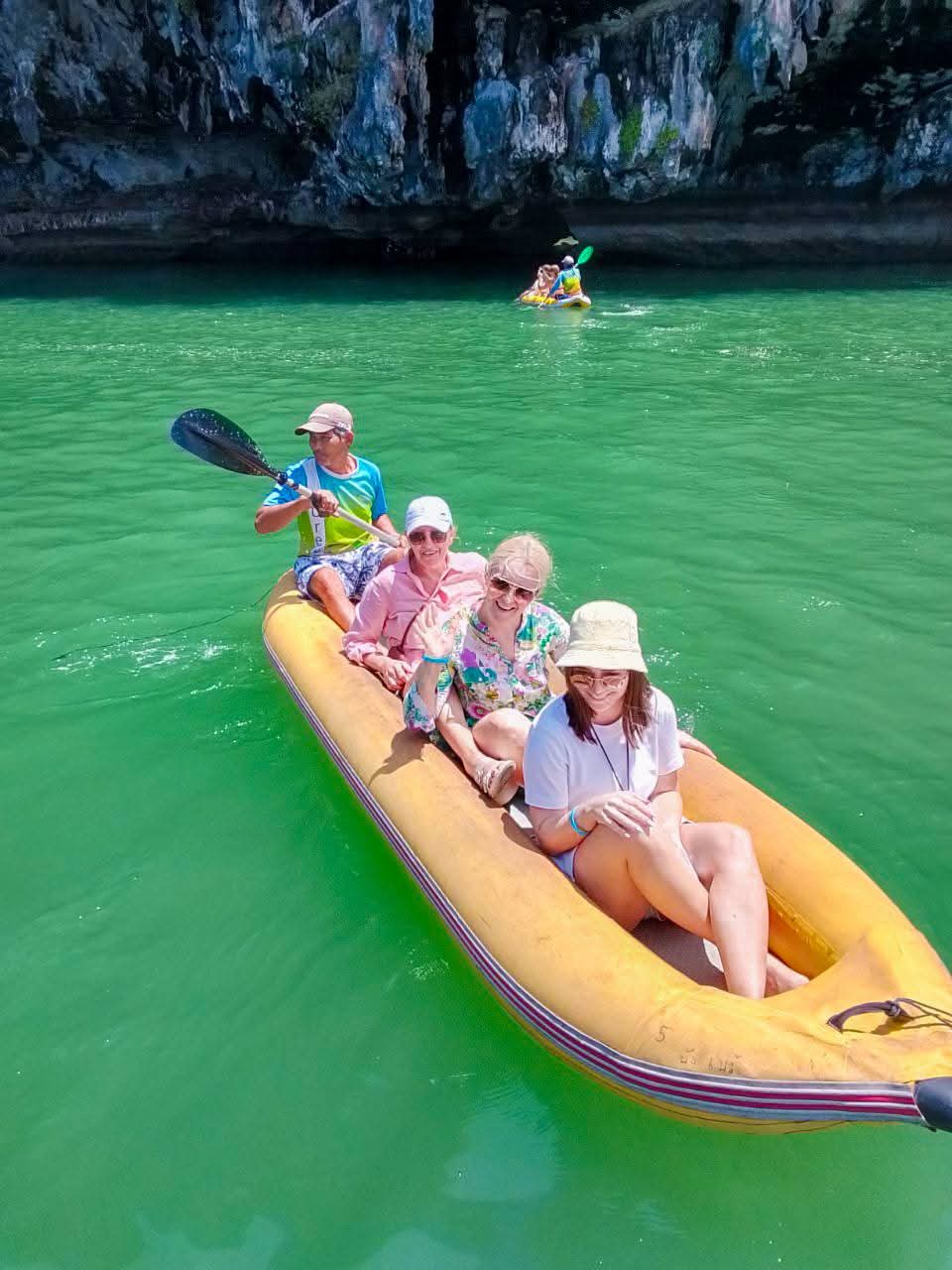 tour-listing-details-slide