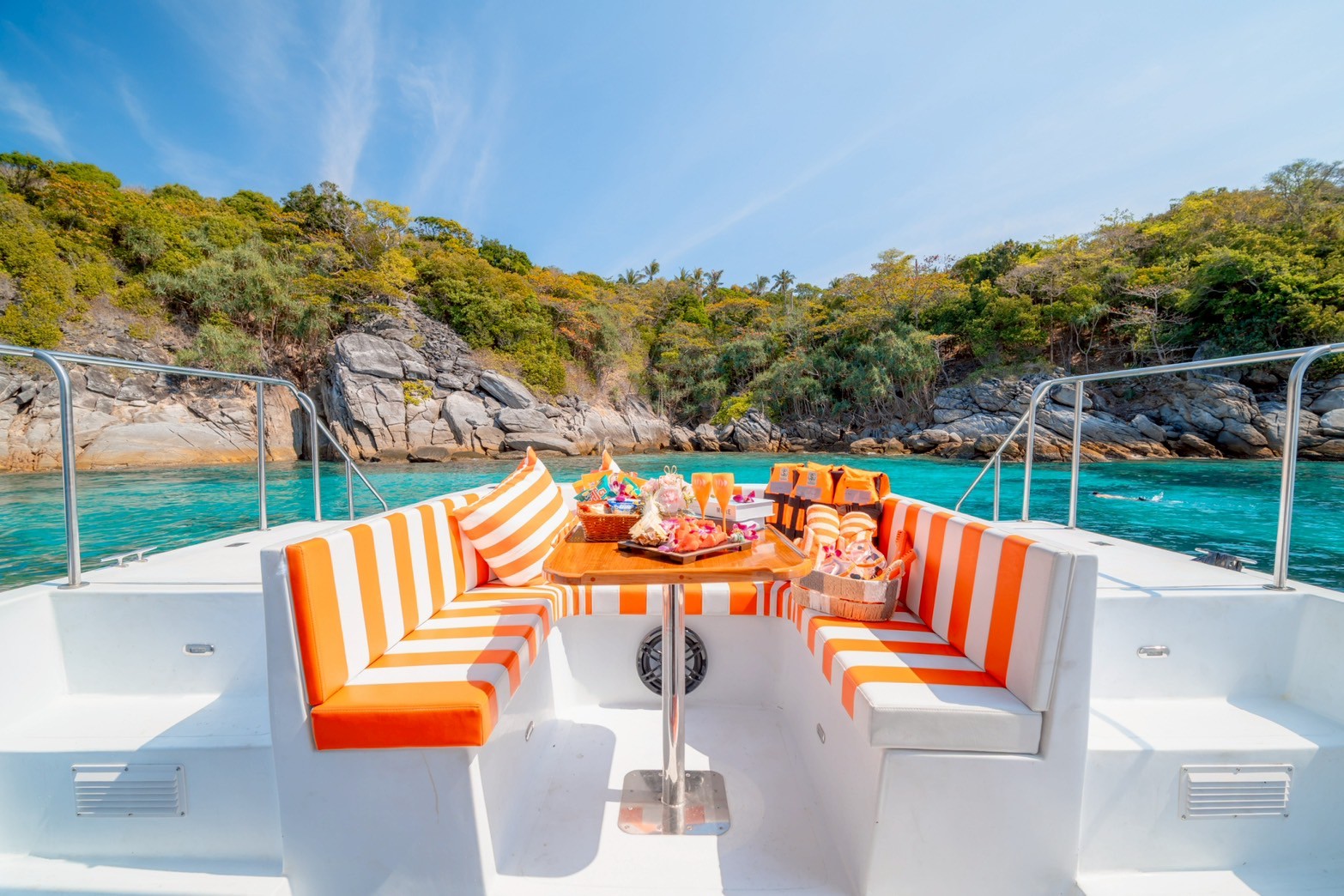 tour-listing-details-slide