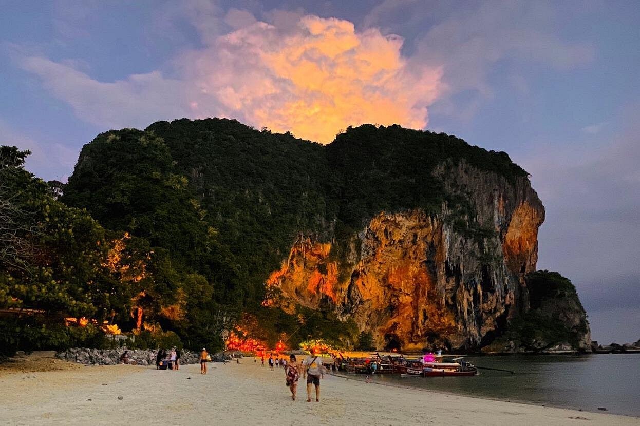 tour-listing-details-slide