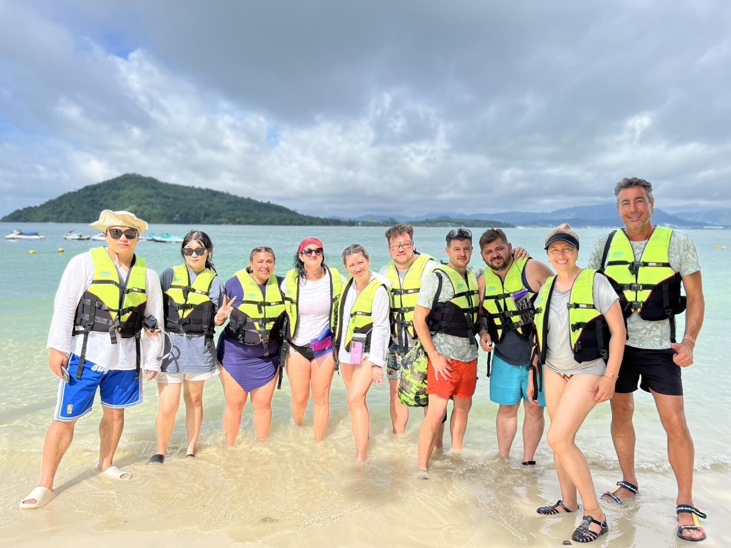 tour-listing-details-slide