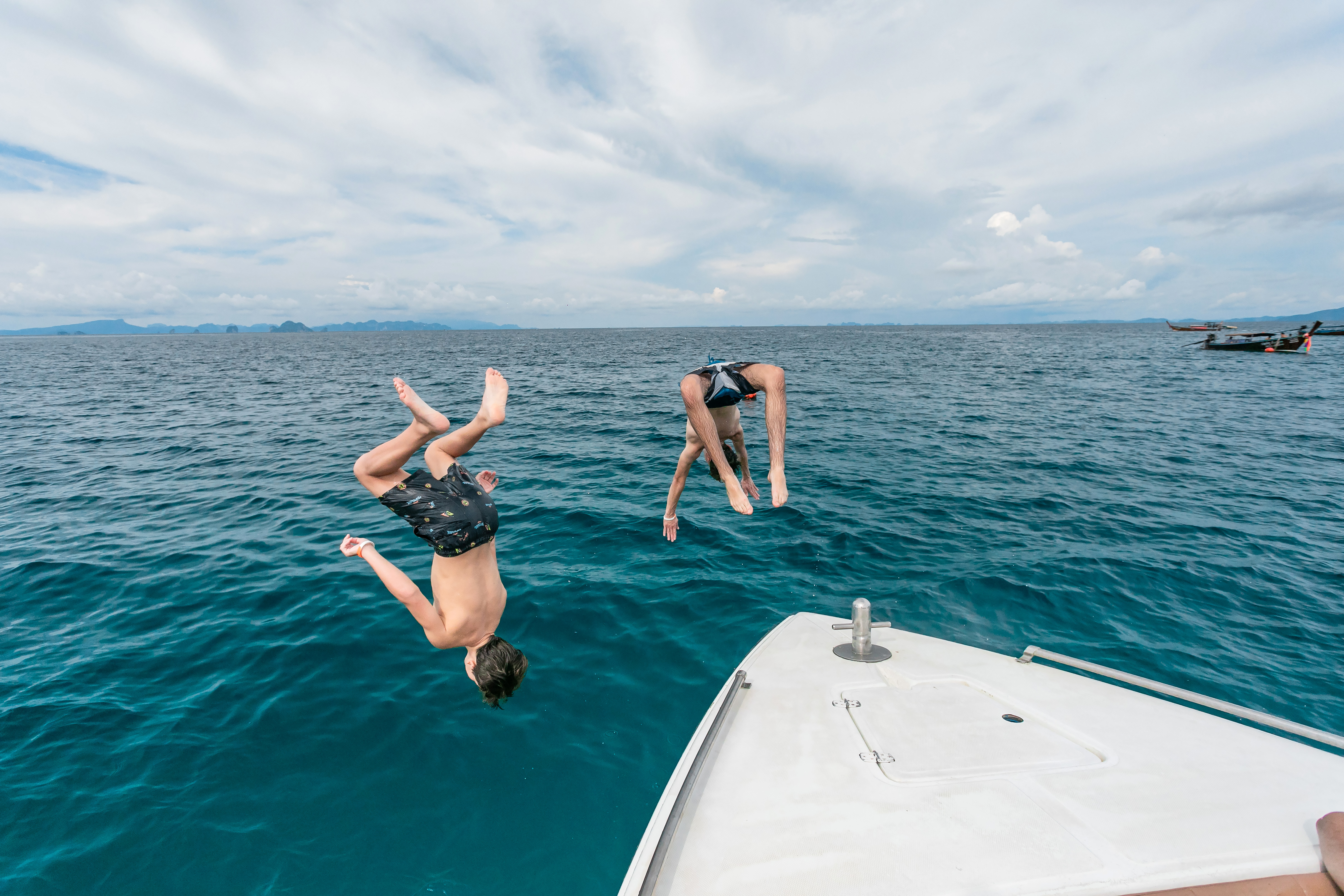 tour-listing-details-slide