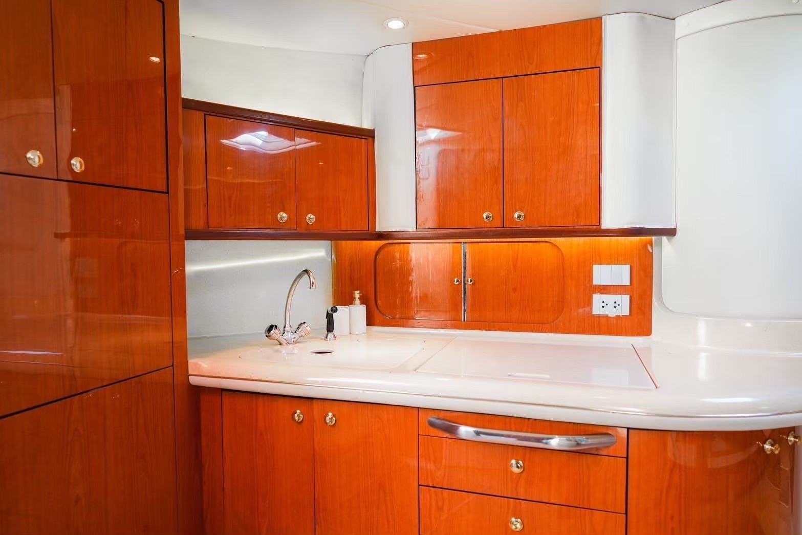 tour-listing-details-slide