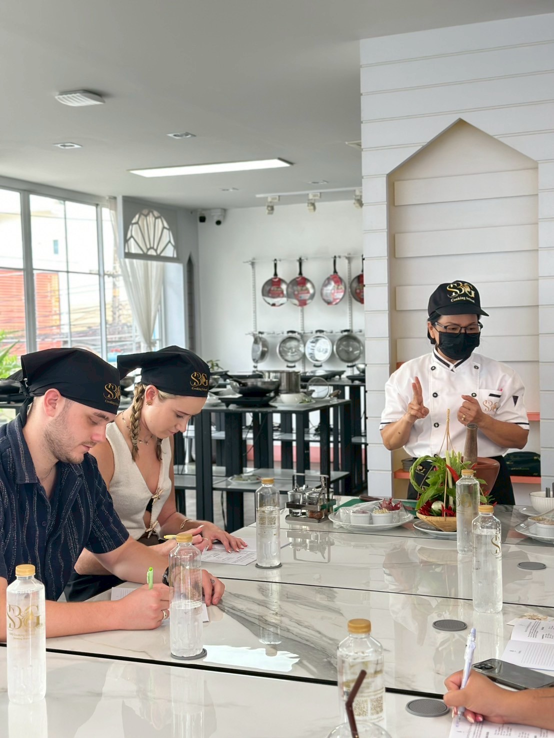 tour-listing-details-slide