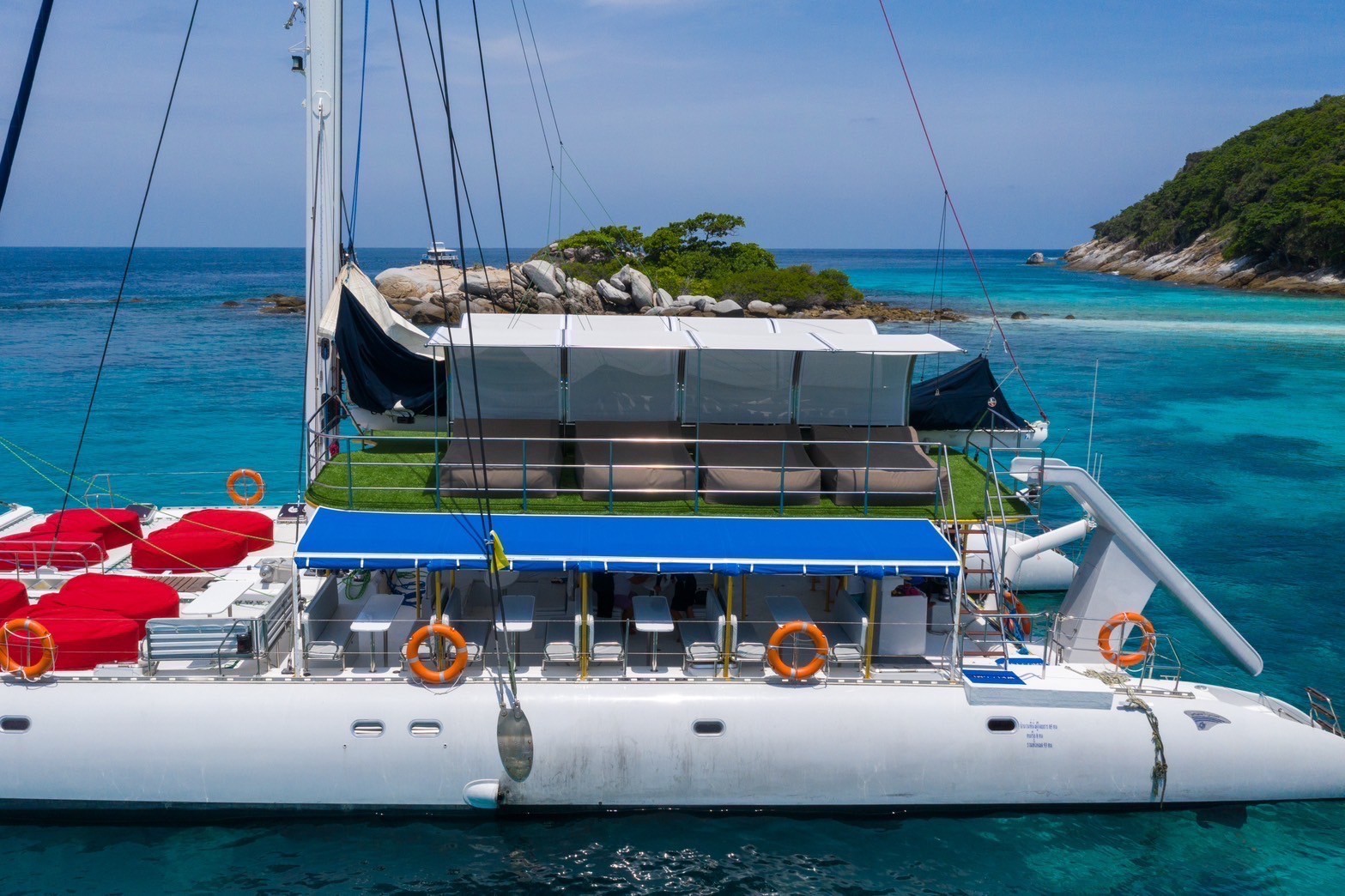 tour-listing-details-slide