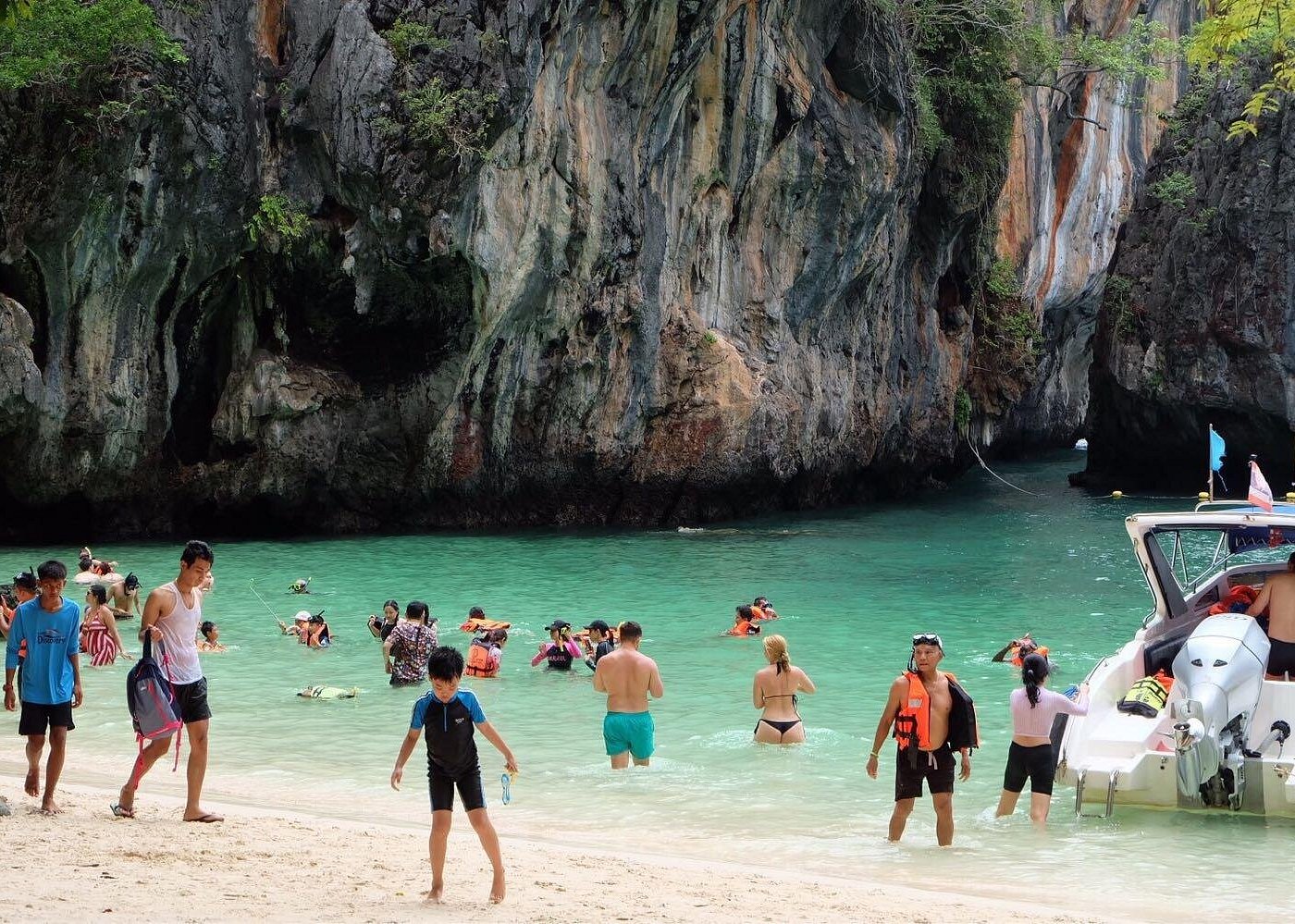 tour-listing-details-slide