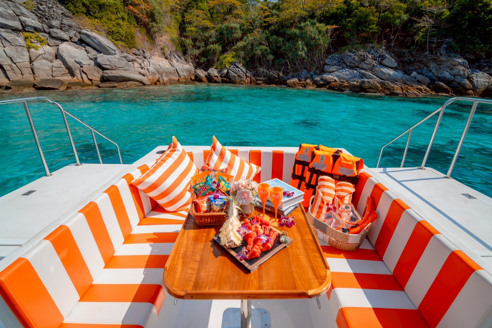 tour-listing-details-slide