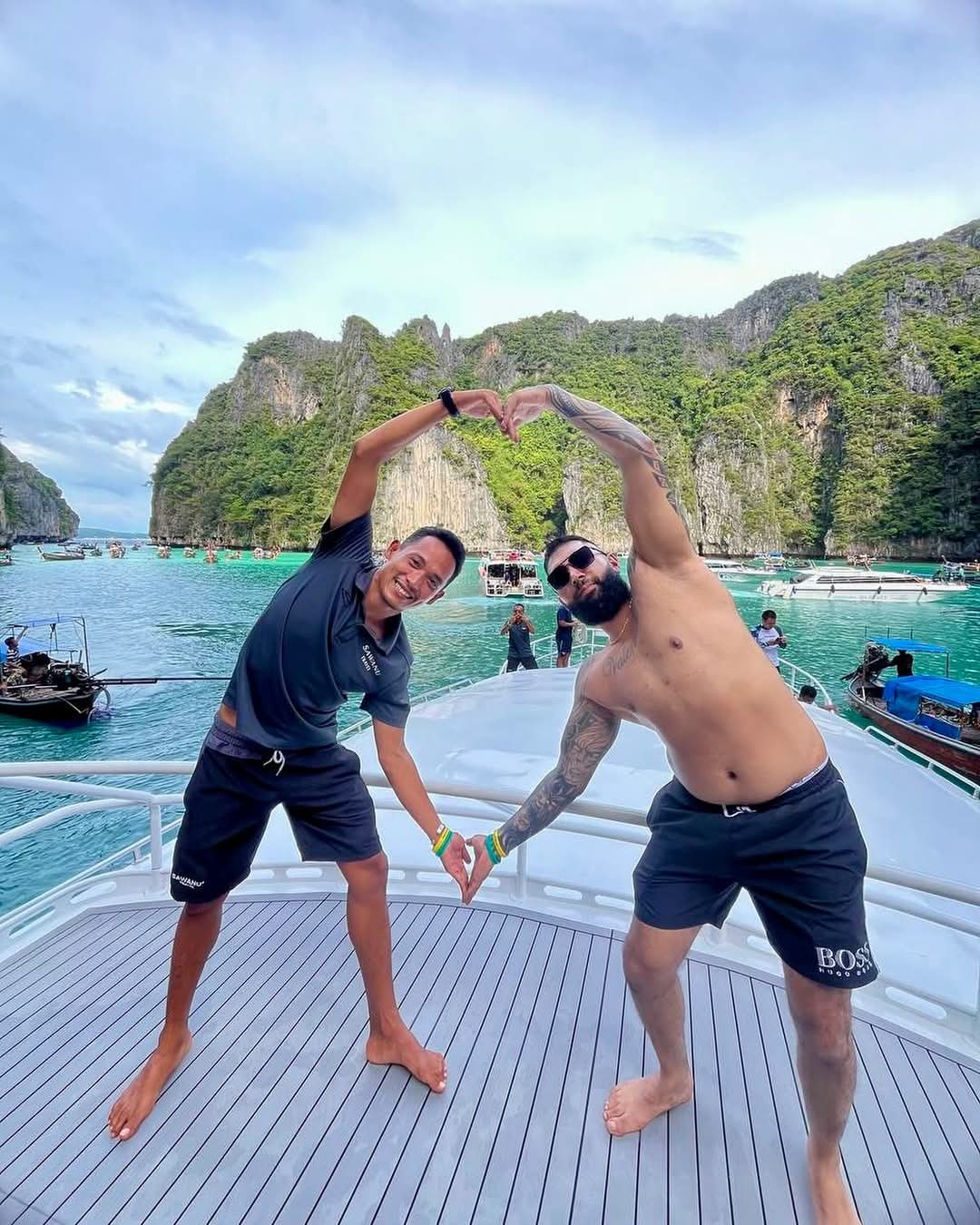 tour-listing-details-slide