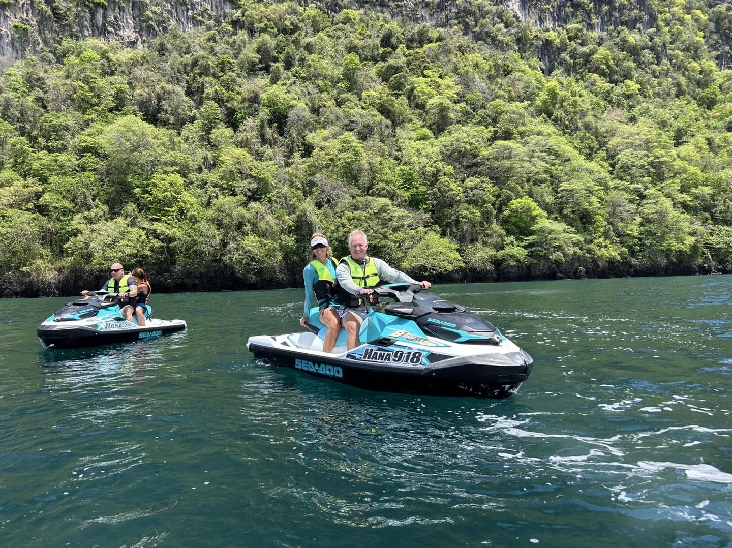 tour-listing-details-slide