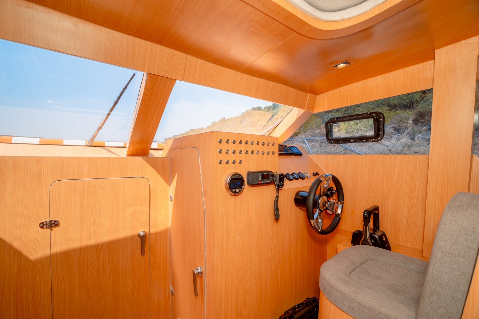 tour-listing-details-slide