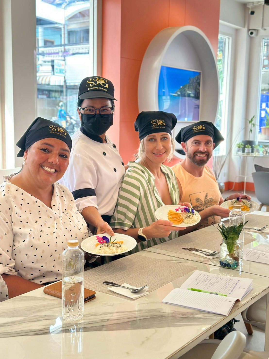 tour-listing-details-slide