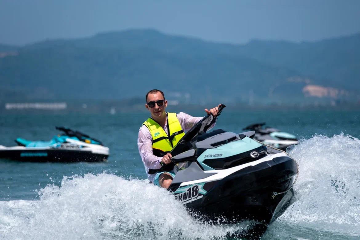 tour-listing-details-slide