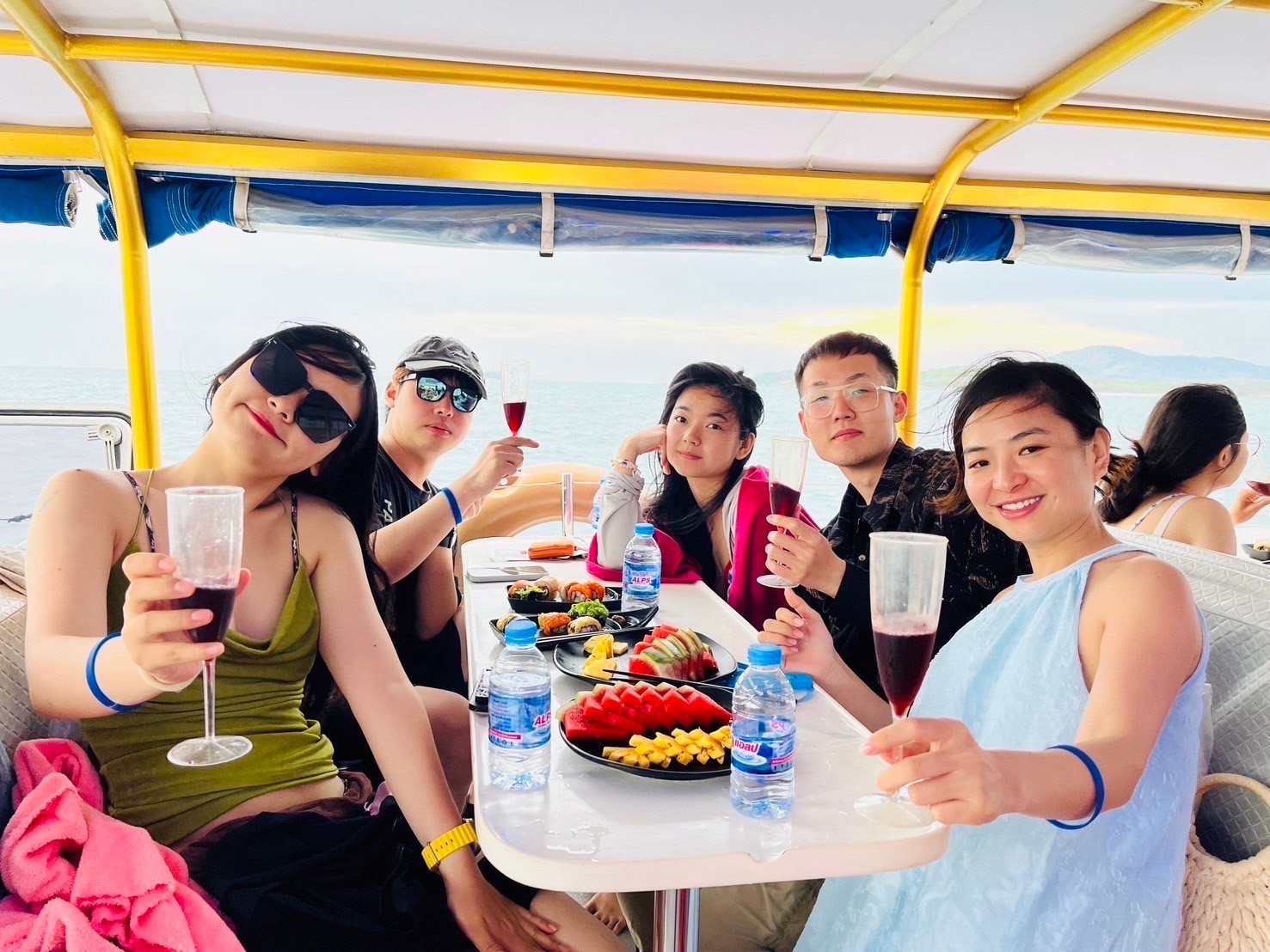 tour-listing-details-slide