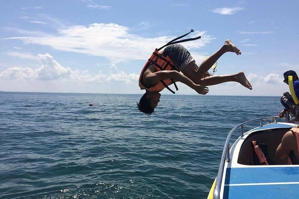 tour-listing-details-slide